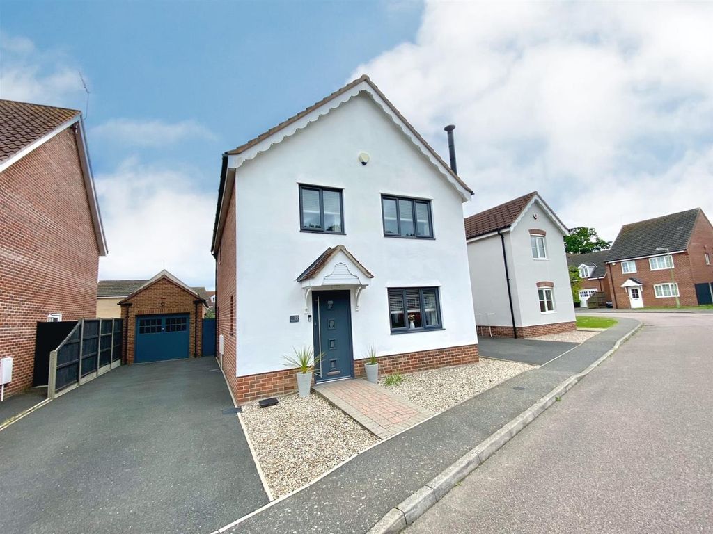 4 bed detached house for sale in Fallowfields, Park Meadows, Lowestoft, Suffolk NR32, £400,000