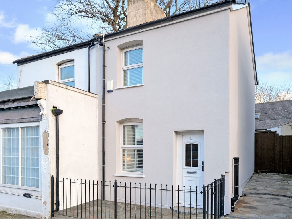 2 bed semidetached house for sale in Wellington Road, St. Mary Cray