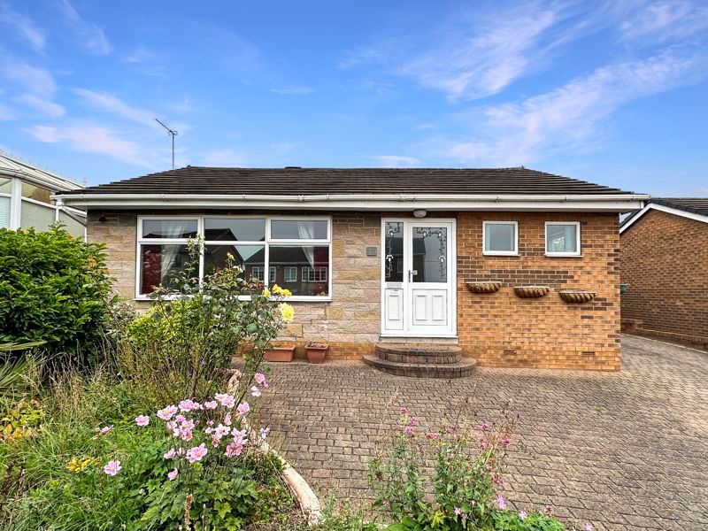 3 bed bungalow for sale in Stonegate Drive, Pontefract WF8, £300,000
