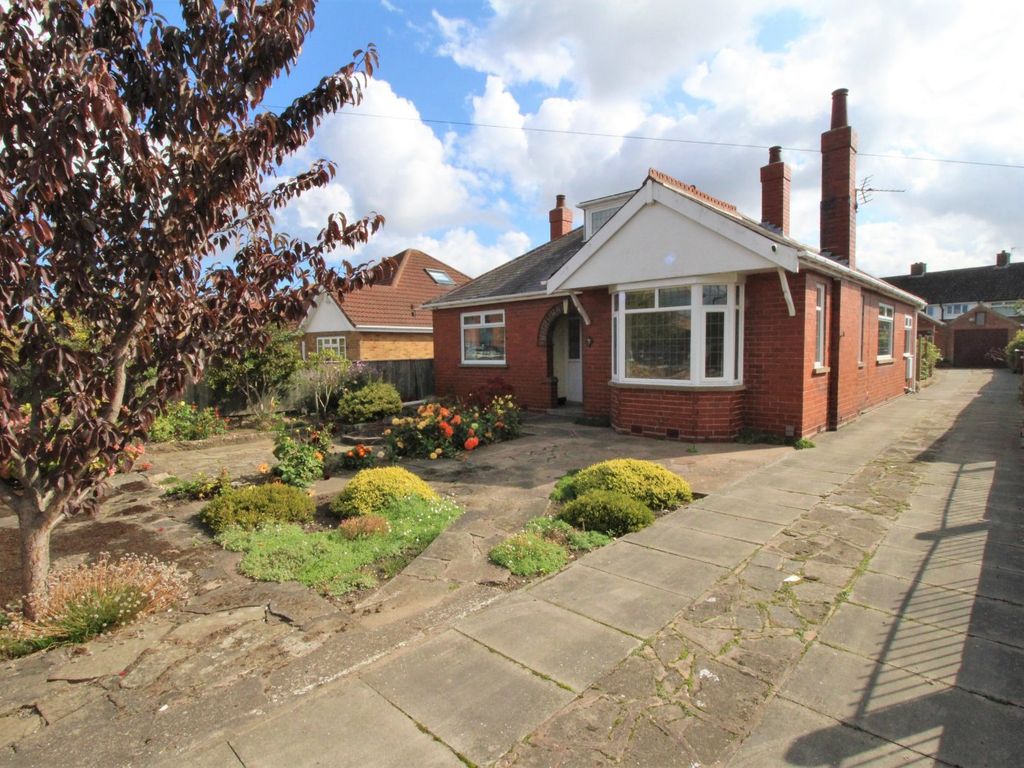 3 bed bungalow for sale in Springfield Road, Grimsby, Lincolnshire DN33