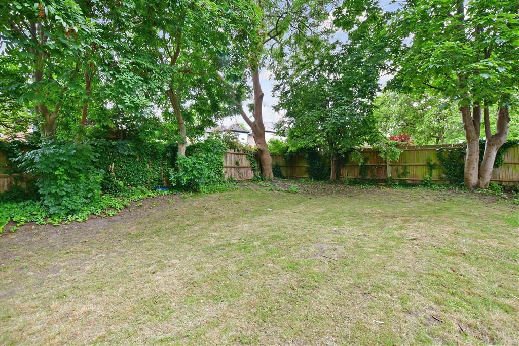 2 bed flat for sale in Woodcote Road, Wallington, Surrey SM6 Zoopla