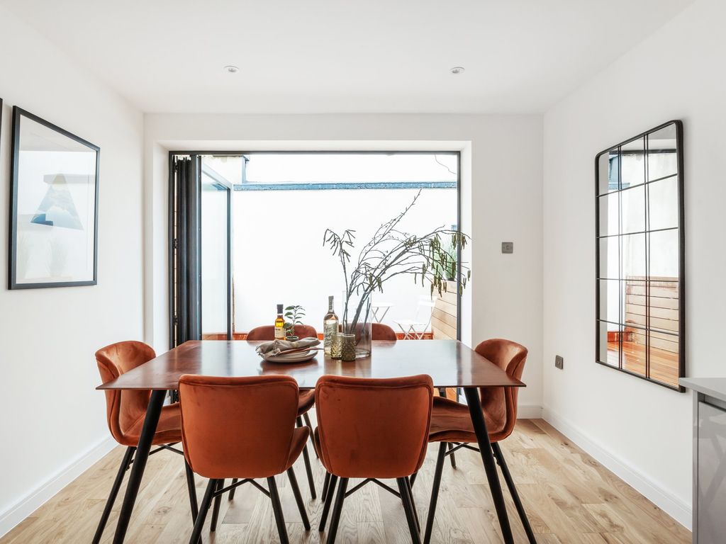 Bridge Gardens, London N16  