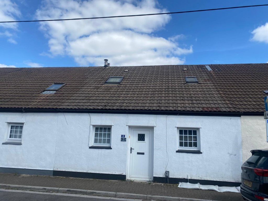 2 bed cottage to rent in Long Row, Treforest, Pontypridd CF37, £1,100