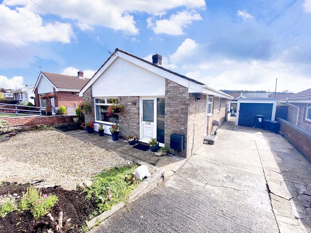 3 bed detached bungalow for sale in Kingrosia Park, Clydach, Swansea