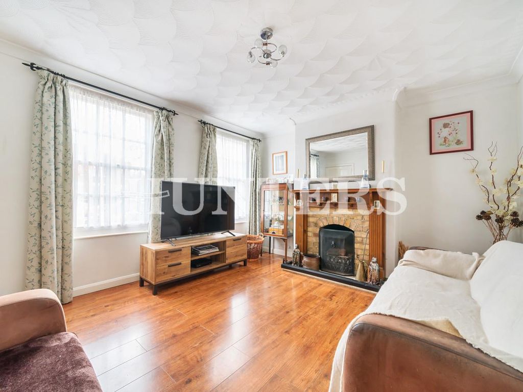 3 bed property for sale in Southgate Road, Purfleet RM19, £375,000 Zoopla