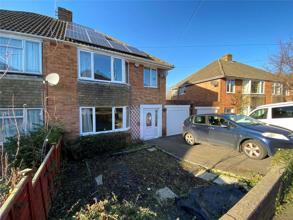 3 bed semidetached house for sale in Hill Close, Stroud