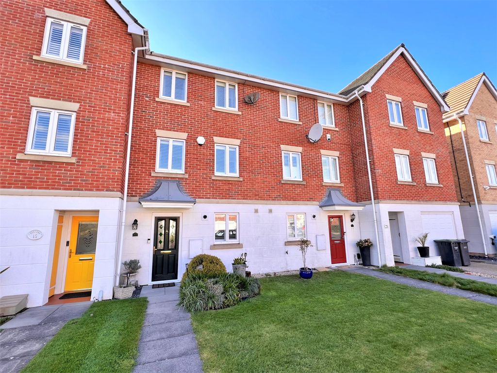 3 bed town house for sale in Vanguard Road, Gosport PO12 Zoopla
