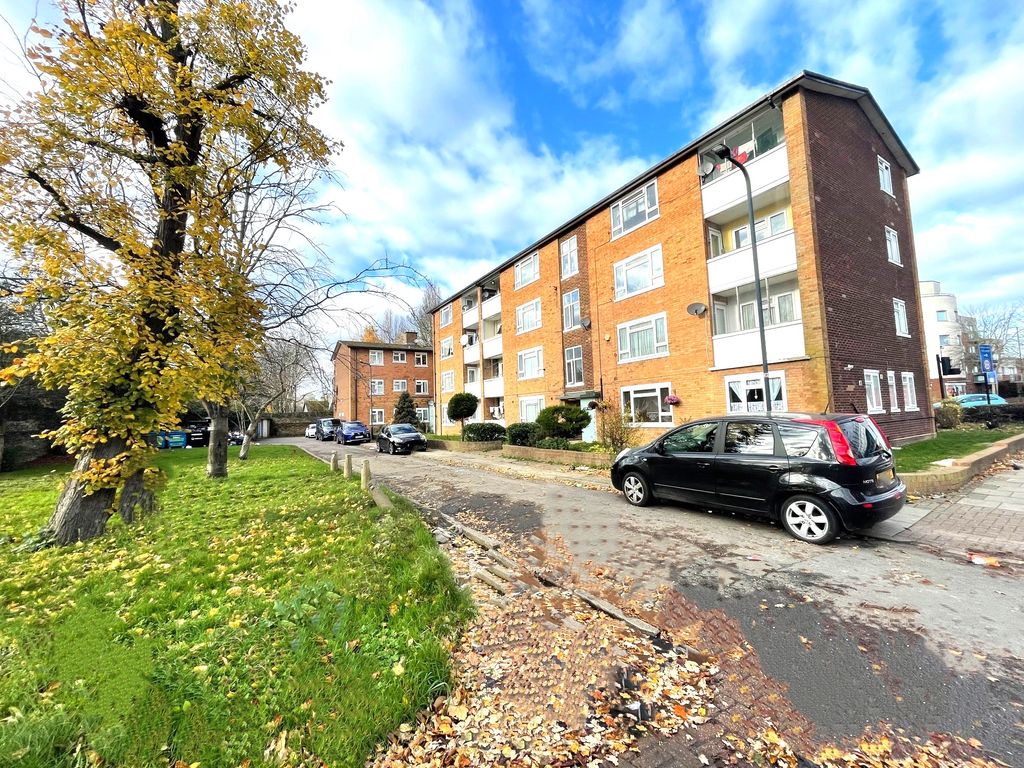 2 bed flat for sale in Kenton Road, Harrow HA3, £365,000 Zoopla