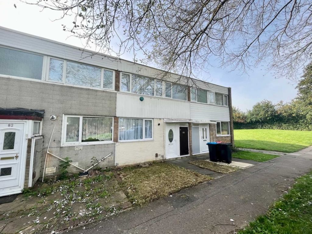 3 bed terraced house for sale in Sheelin Grove, Bletchley MK2, £230,000