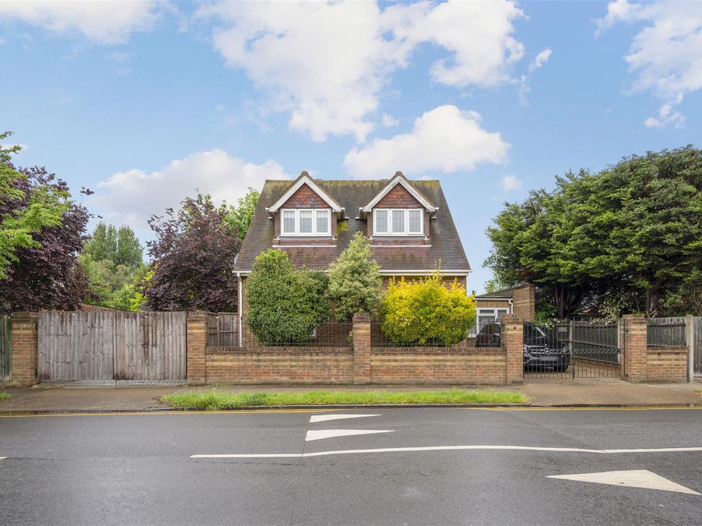4 bed property for sale in Windermere Avenue, Merton Park SW19, £