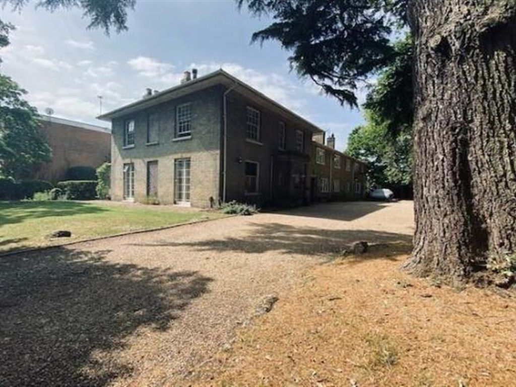 2 bed flat to rent in Anglesea Road, Shirley, Southampton SO15, £950