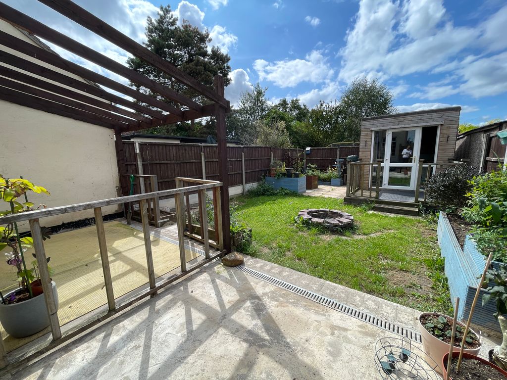 3 bed semidetached house to rent in Station Road, Scunthorpe DN17, £