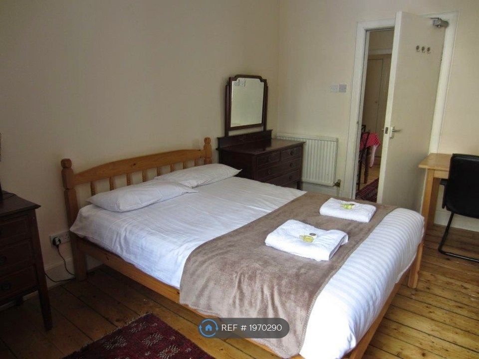 3 bed flat to rent in Rose Street, Edinburgh EH2, £1,800 pcm Zoopla
