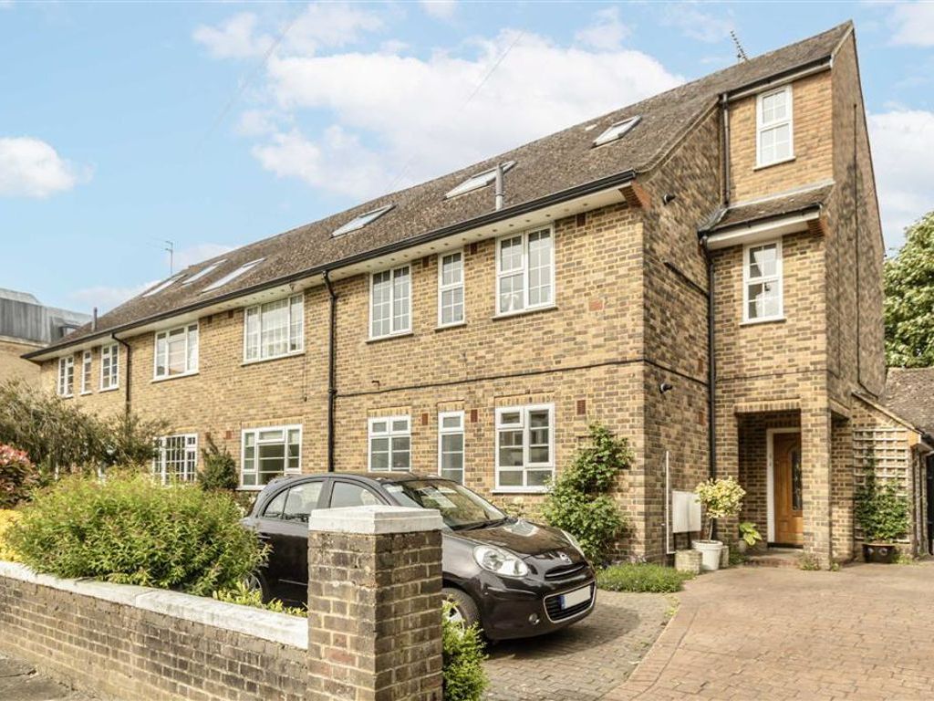 2 bed flat to rent in Kent Drive, Teddington TW11 Zoopla