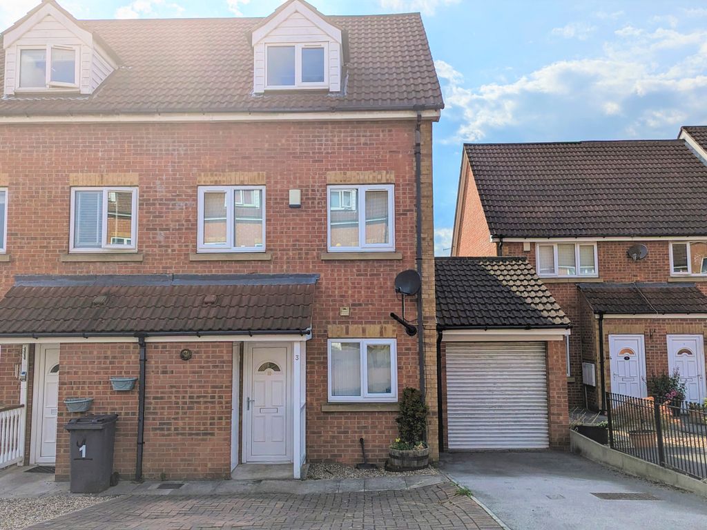 3 bed town house for sale in Henry Court, Parkgate, Rotherham S62 Zoopla