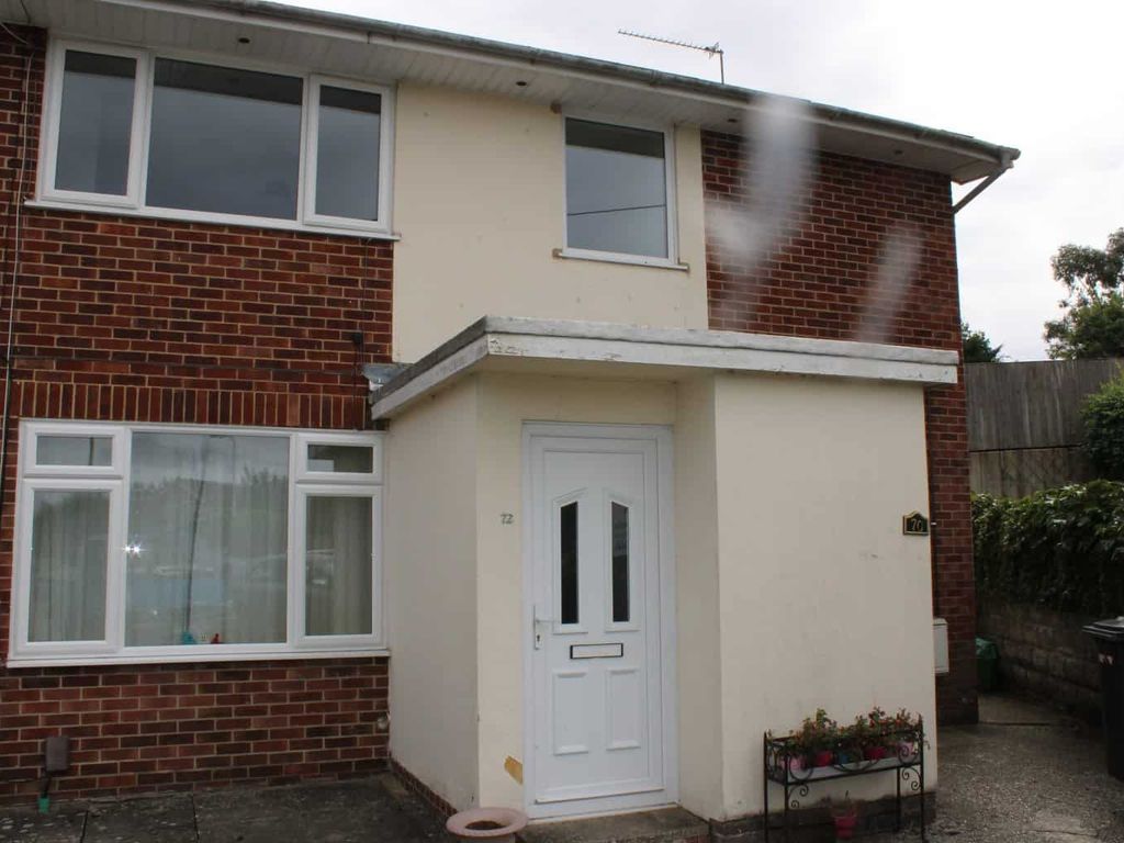 2 bed flat to rent in Priory Road, Newbury RG14, £1,100 pcm Zoopla