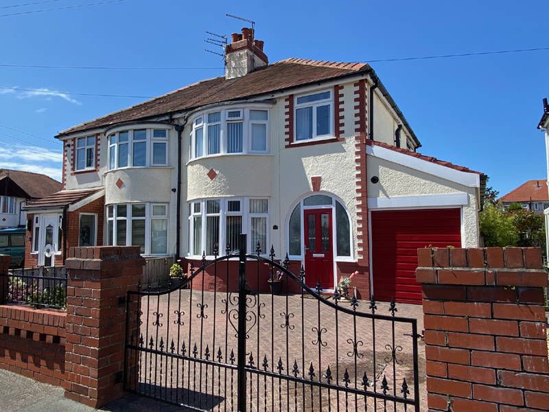 3 bed semidetached house for sale in St. Andrews Avenue, Thornton
