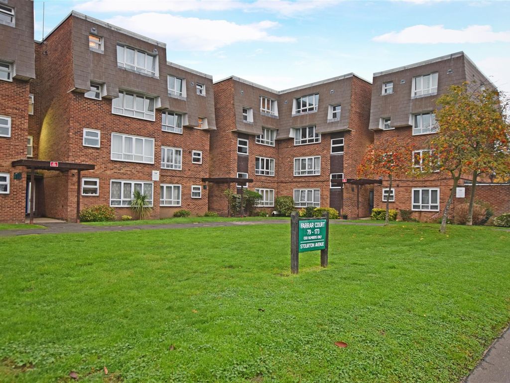 1 bed flat for sale in Stourton Avenue, Hanworth, Feltham TW13, £