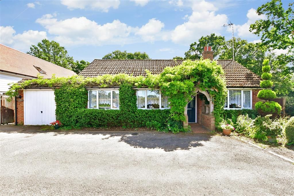 4 bed bungalow for sale in Hamstreet Road, Shadoxhurst, Ashford, Kent