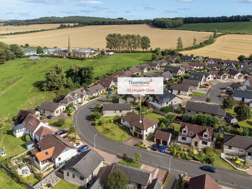 3 bed detached house for sale in Hogarth Drive, Cupar KY15, £370,000