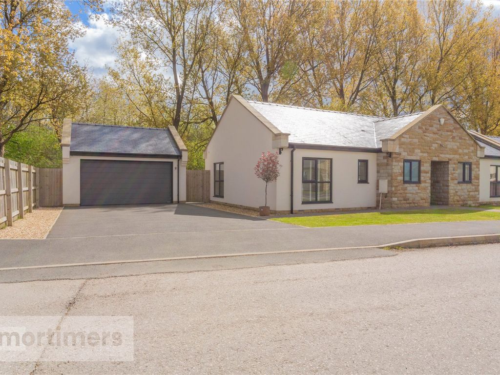 3 bed detached bungalow for sale in Stonewater Close, Barrow, Clitheroe