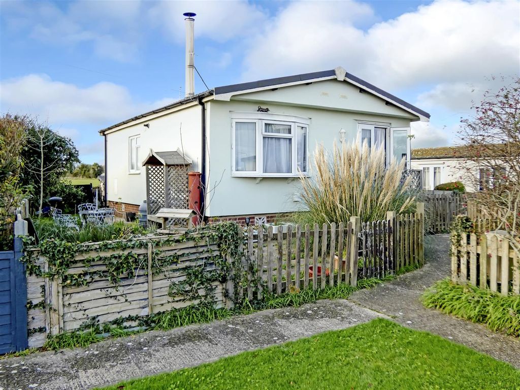2 bed mobile/park home for sale in Longacre Park, Yapton, Arundel BN18