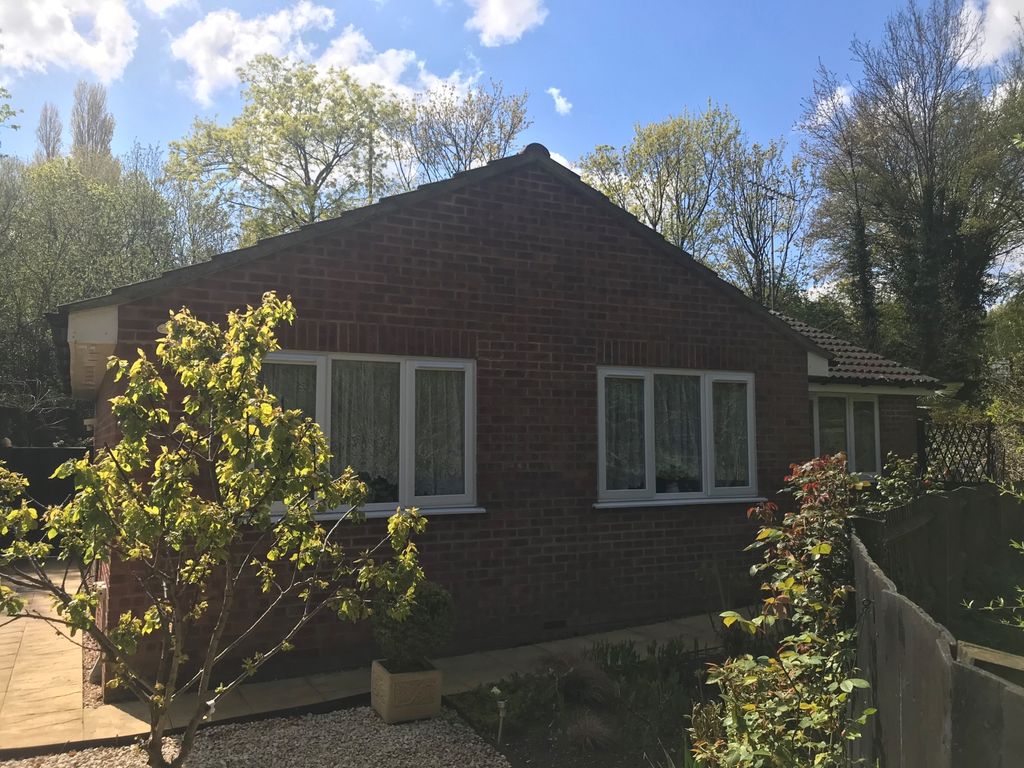 3 bed detached bungalow for sale in Meadway, Buckingham MK18 Zoopla