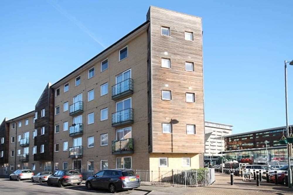 1 bed flat to rent in Tilley Road, Feltham TW13, £1,350 pcm Zoopla