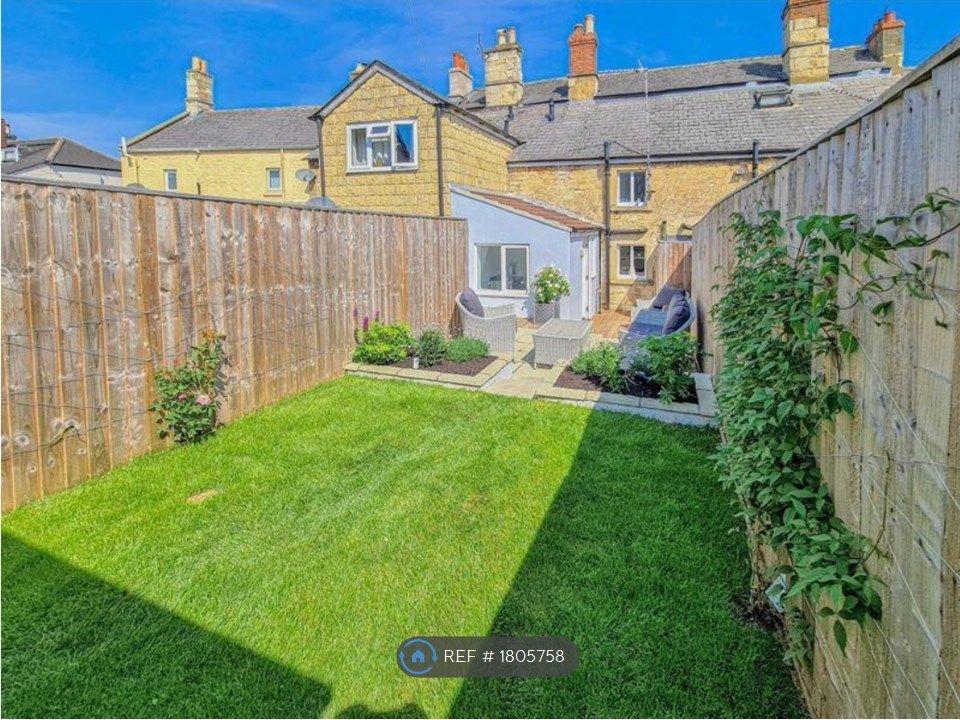 2 bed terraced house to rent in Union Street, Melksham SN12, £850 pcm