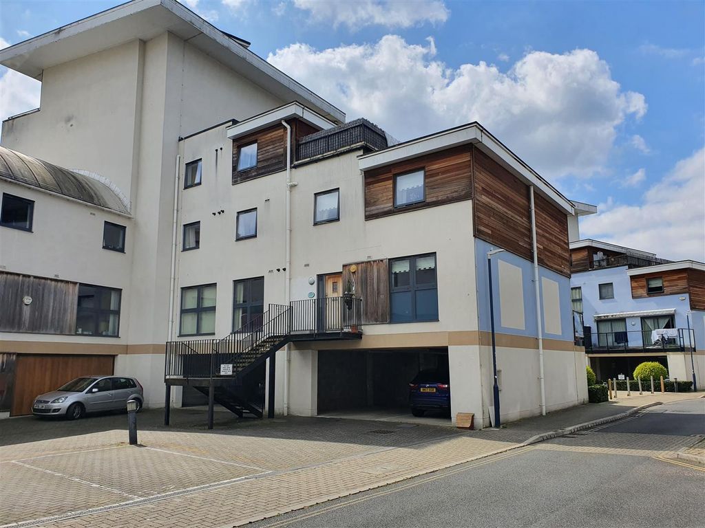 4 bed property for sale in Clifford Way, Maidstone ME16 Zoopla