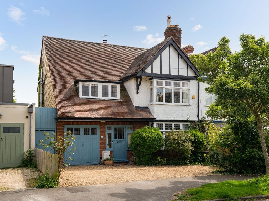 5 bed semidetached house for sale in Highfield Avenue, Cambridge CB4