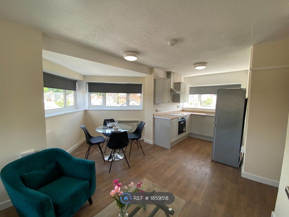 3 bed flat to rent in Top Floor Deiniol Road, Bangor LL57, £1,200 pcm