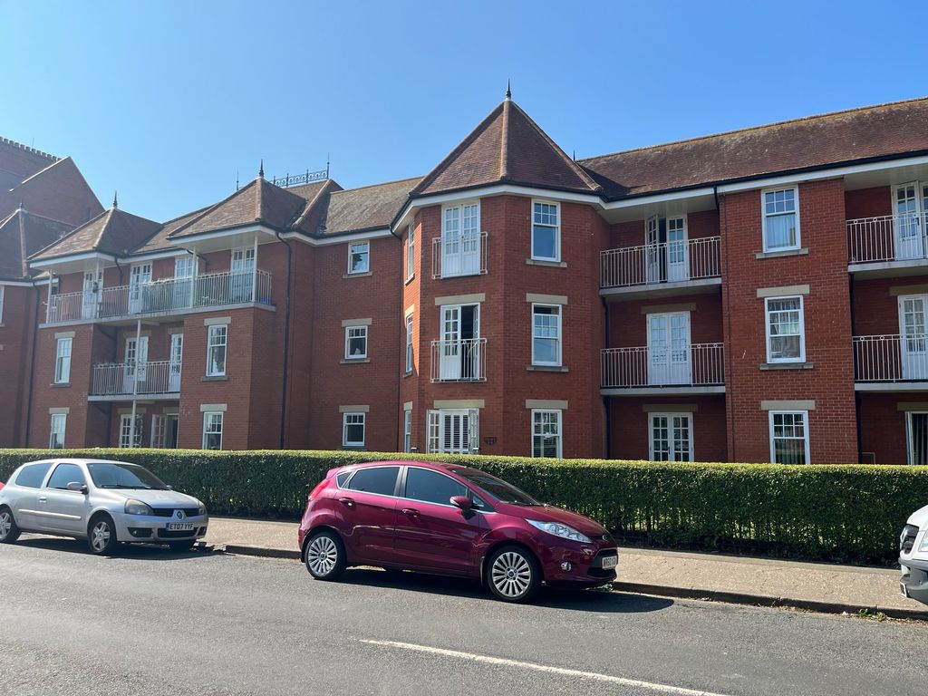 2 bed flat for sale in Thoroughgood Road, ClactonOnSea CO15, £150,000
