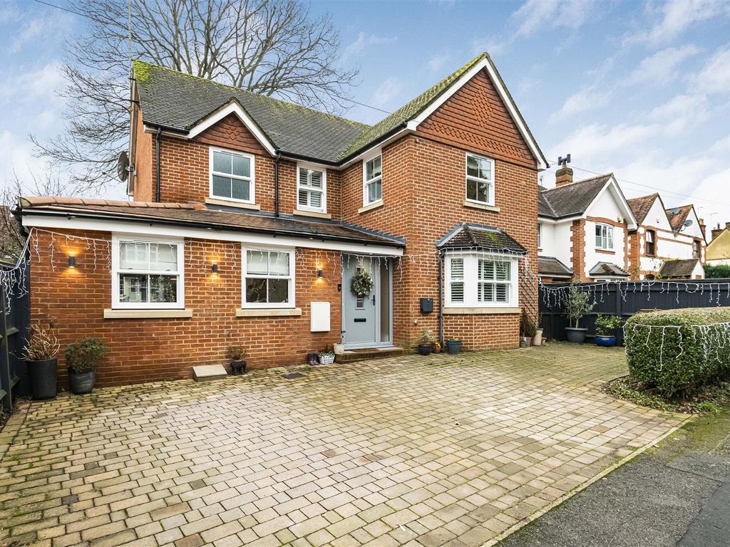3 bed detached house for sale in Shiplake Bottom, Peppard Common
