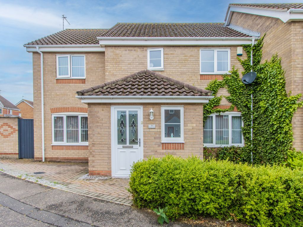 4 bed semidetached house for sale in Caraway Drive, Bradwell, Great