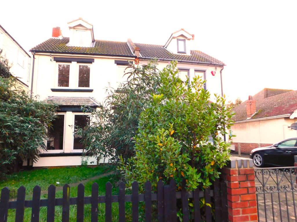 3 bed semidetached house to rent in Thoroughgood Road, ClactonOnSea