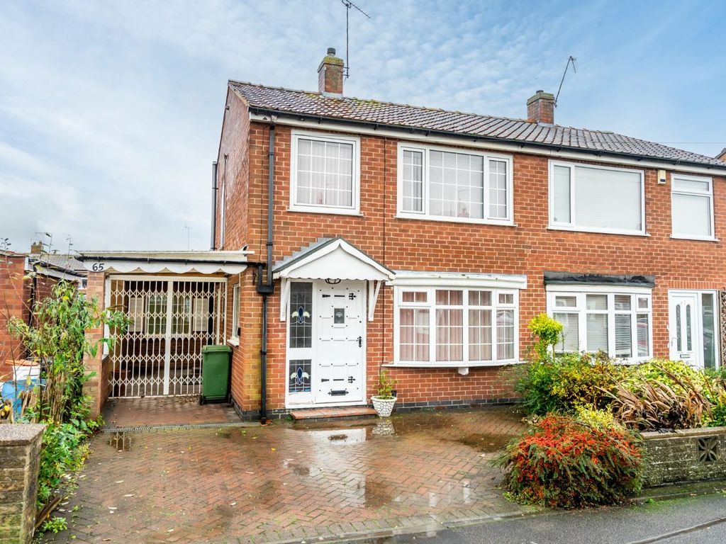 3 bed semidetached house for sale in Whitethorn Close, Huntington