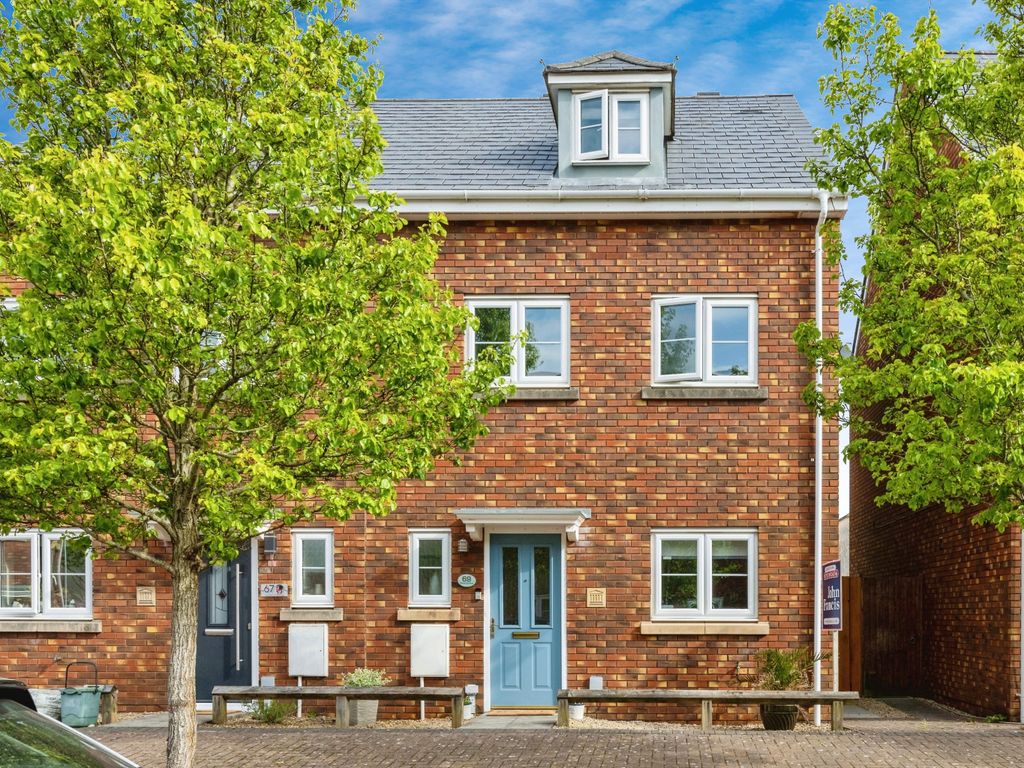 3 bed town house for sale in Ffordd Cambria, Pontarddulais, Swansea SA4