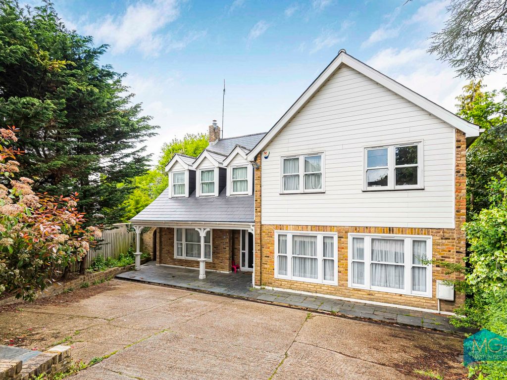 4 bed detached house to rent in Spring Court Road, Enfield, London EN2