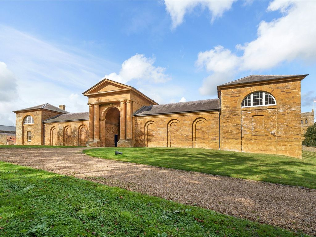 4 bed detached house to rent in Church Lane, Lower Harlestone