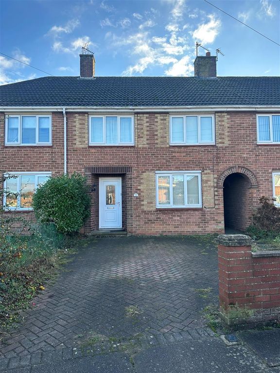 Detached house to rent in Southwold Crescent, Scartho, Grimsby DN33, £