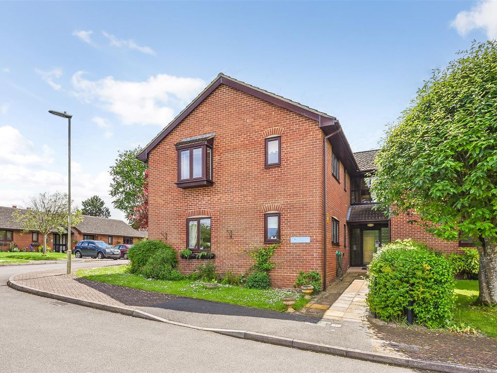 1 bed flat for sale in Ashlawn Gardens, Winchester Road, Andover SP10