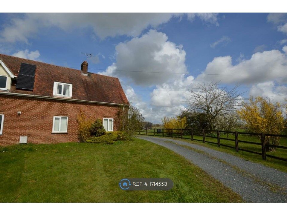 3 bed semidetached house to rent in Harwich Road, Lawford, Manningtree