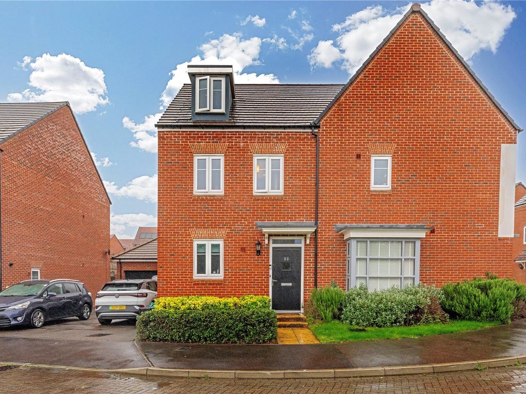 3 bed semidetached house for sale in Ifould Crescent, Wokingham