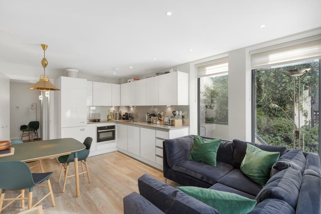 1 bed flat for sale in Lower Richmond Road, Kew, Richmond TW9, £400,000