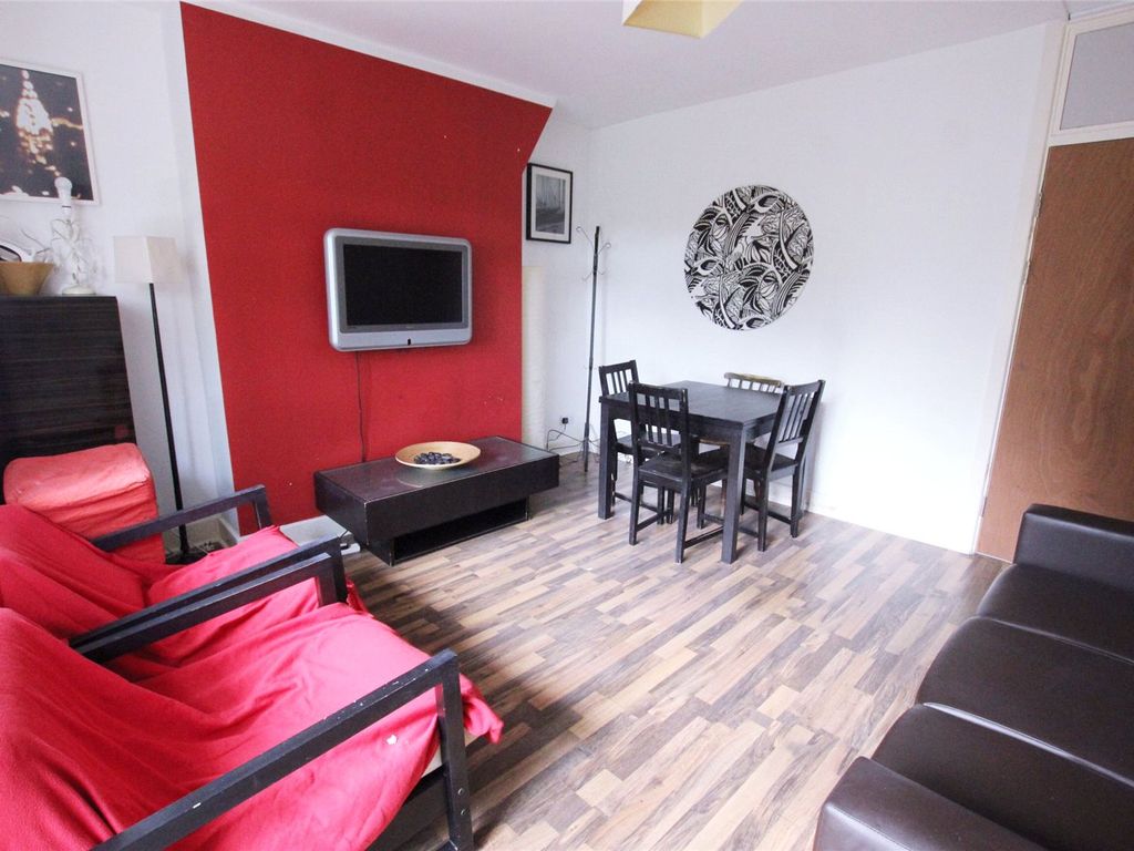 4 bed flat to rent in Padstow House, Three Colt Street, London E14, £