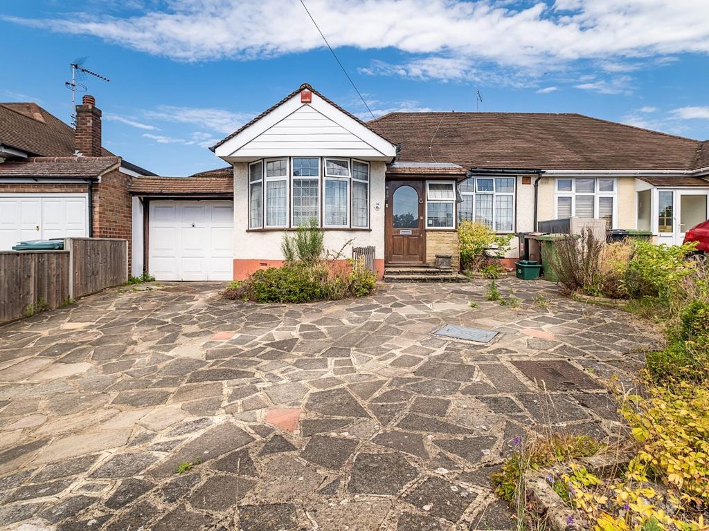 3 bed semidetached bungalow for sale in Firswood Avenue, Stoneleigh
