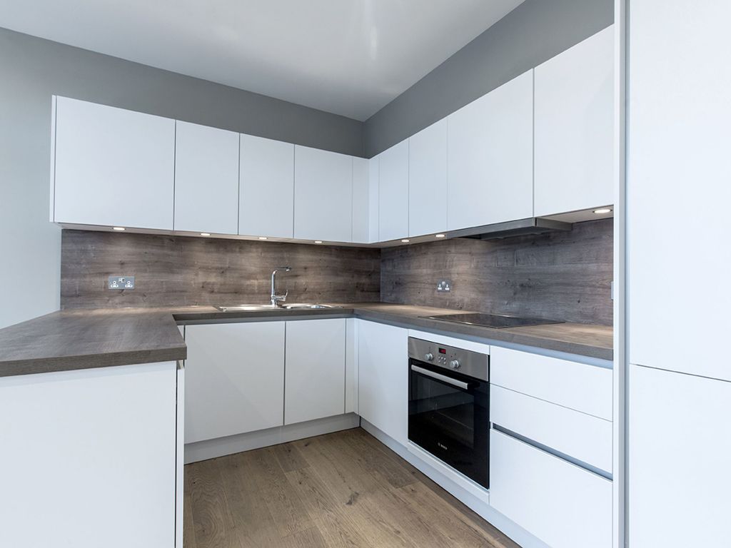 1 bed flat to rent in Cheam Common Road, Worcester Park KT4, £1,475 pcm