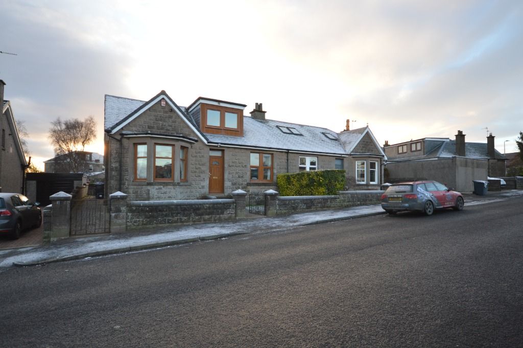 4 bed semidetached house to rent in North Balmossie Street, Broughty