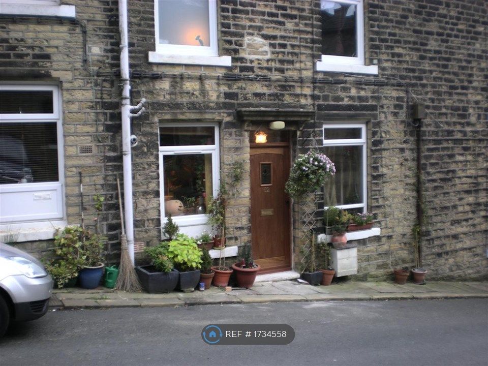 2 bed terraced house to rent in Victoria Terrace, Sowerby Bridge HX6